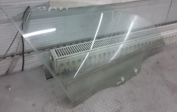 KIA Rio Front door window glass four-door