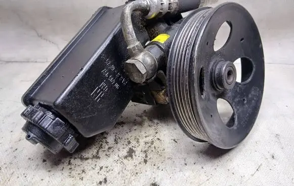 Opel Astra G Power steering pump 90495957
