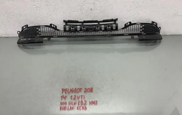 Peugeot 208 Front bumper lower grill 9673855677