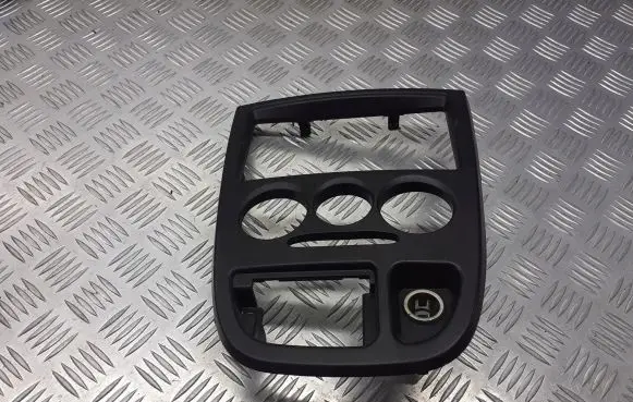 KIA Rio Radio/GPS head unit trim BRAK