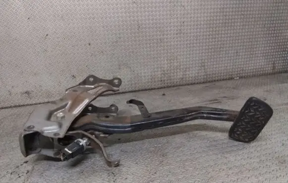 Toyota Prius (XW20) Brake pedal 