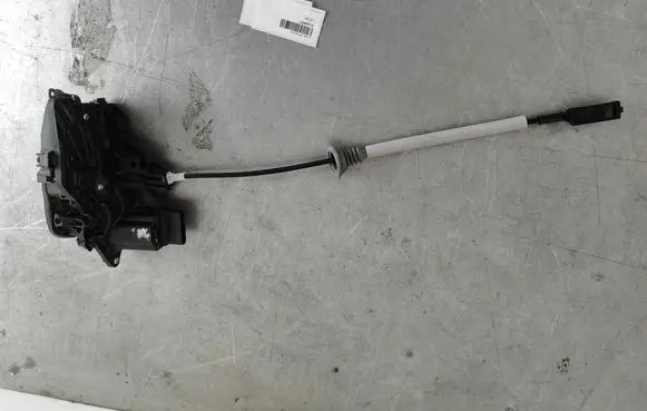 Volvo XC40 Front door lock 31440997