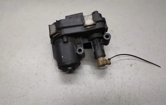 Opel Insignia A Intake manifold valve actuator/motor TMS2