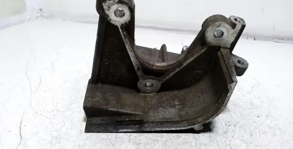 Audi A8 S8 D3 4E Engine mounting bracket 057130147R