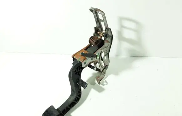 Toyota Yaris Clutch pedal 