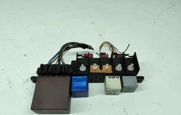 Volkswagen PASSAT B5.5 Fuse box set 896083000 8L0941822A