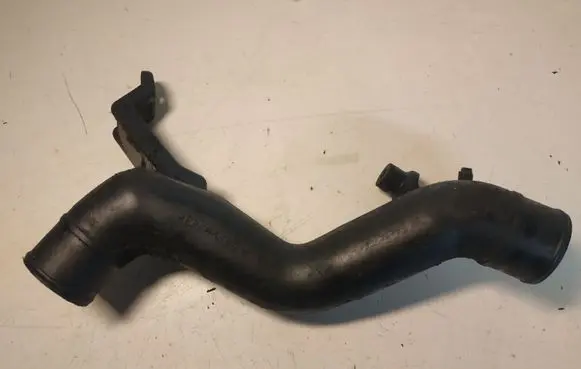 Toyota Avensis T220 Intercooler hose/pipe