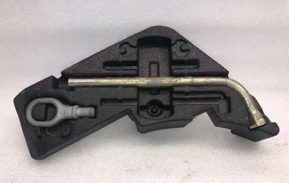 Volkswagen Touareg I Tool set 7L0012113