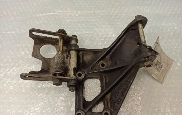 Mercedes-Benz 250 280 C CE W114 Generator/alternator bracket 1101550435 R1101550435