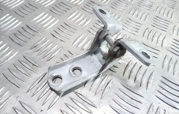 Mitsubishi Lancer VIII Front door lower hinge 