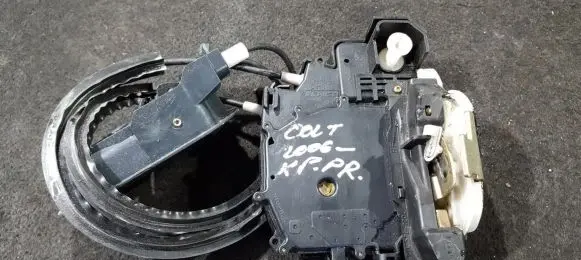 Mitsubishi Colt Front door lock 04y11