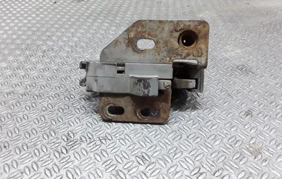 Loading door lock
