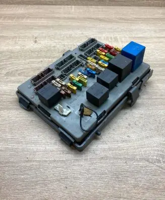 Citroen C5 Fuse module 6025100400 01422