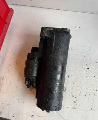 Volkswagen PASSAT B5 Starter motor 068911024