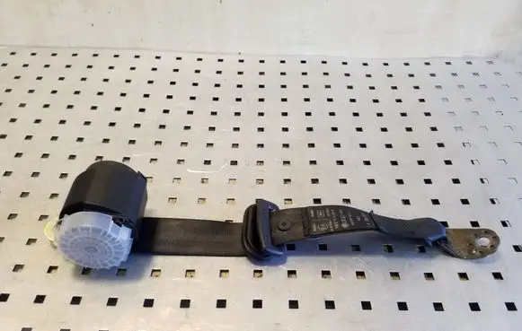 Volkswagen Polo IV 9N3 Rear seatbelt 6Q0857806A