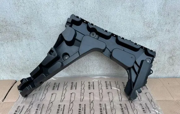 Seat Leon (5F) Bumper support mounting bracket corner 5F9807375