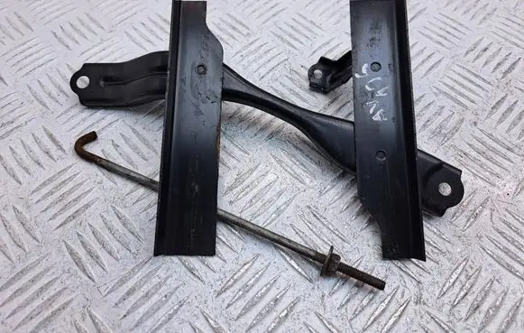 Battery bracket