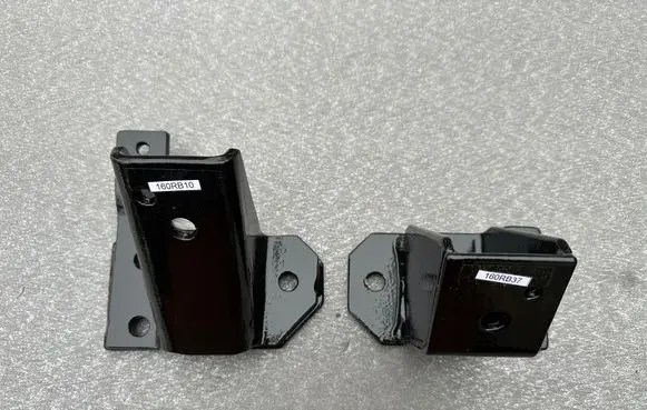 Engine mounting bracket