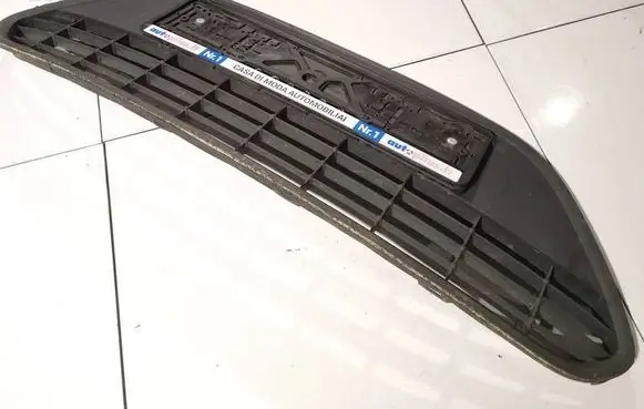 Ford Focus Front bumper lower grill 8m5117b968a