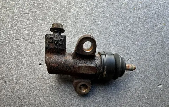 Clutch slave cylinder