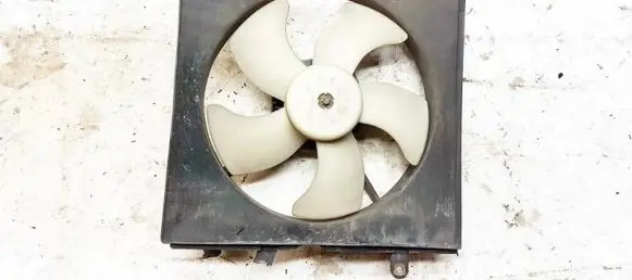 Radiator cooling fan shroud