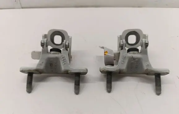 BMW 2 F46 Tailgate/trunk/boot hinge 7318932 7318931