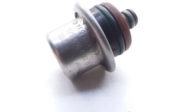 Audi A6 S6 C5 4B Fuel pressure regulator 078133534C 0280160575