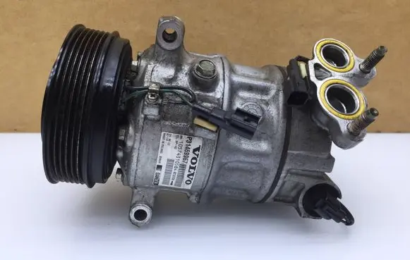 Volvo XC90 Air conditioning (A/C) compressor (pump) 31469967 105743105B4