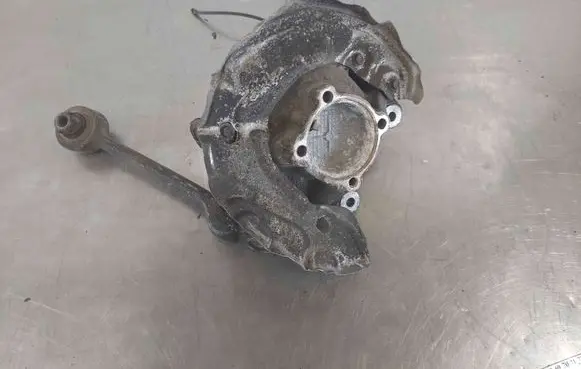 BMW 1 E81 E87 Front wheel hub 13612610 677320908