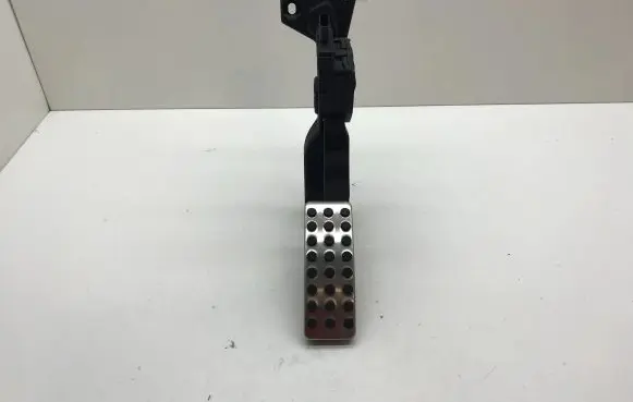 Mercedes-Benz ML W166 Accelerator throttle pedal A1663000204 6PV93396602