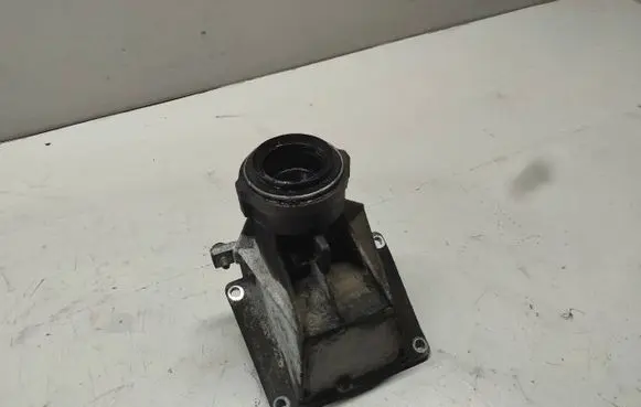 BMW X3 E83 Driveshaft support bearing bracket 7516067