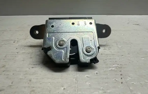 Opel Corsa E Tailgate lock latch 13481535