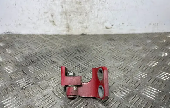 Jeep Renegade Front door lower hinge 
