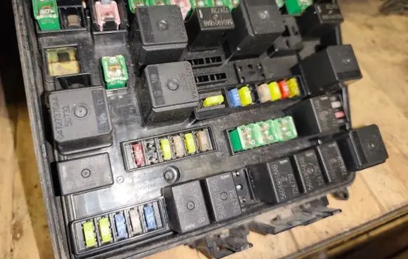 Chrysler Pacifica Fuse box set P05082054AA