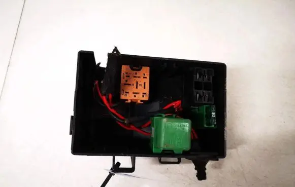 Opel Zafira A Fuse box set 90560119