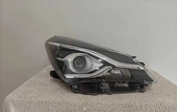 Toyota Yaris Headlight/headlamp