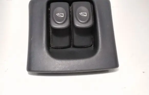 Renault Megane I Electric window control switch 7700841069B 847680