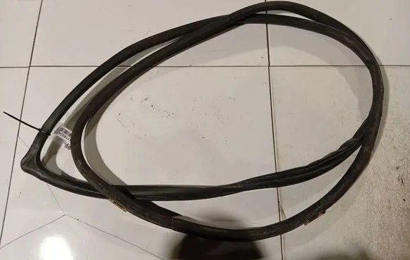 Toyota Corolla E120 E130 Rubber seal front coupe door 