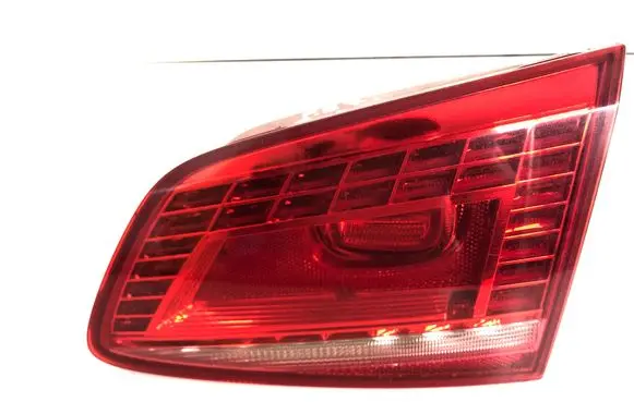 Volkswagen PASSAT B7 Tailgate rear/tail lights