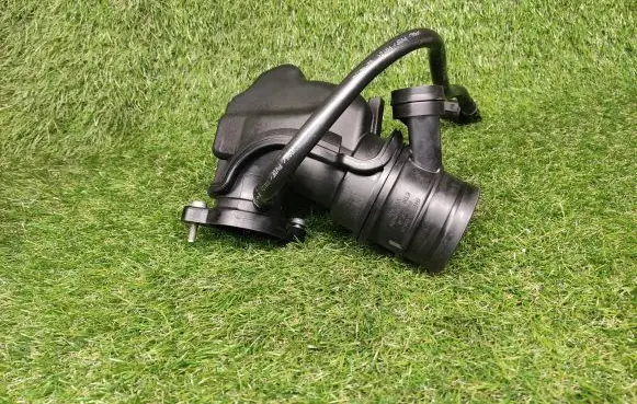 Volkswagen Jetta VI Turbo air intake inlet pipe/hose 04E129656H