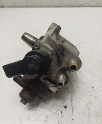 BMW X3 F25 Fuel injection high pressure pump 0445010517
