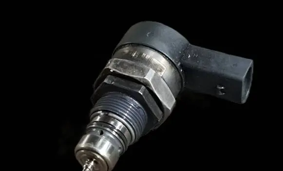 BMW X3 E83 Fuel pressure regulator 0281002738