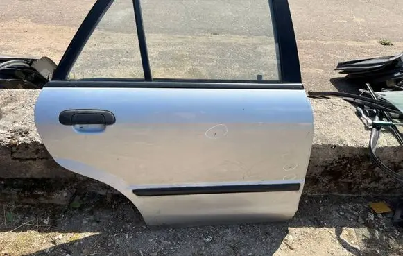Mazda 323 F Rear door