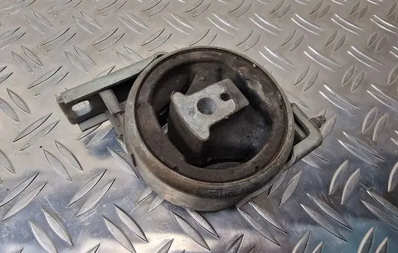 Mercedes-Benz A W168 Engine mount bracket 1682401218