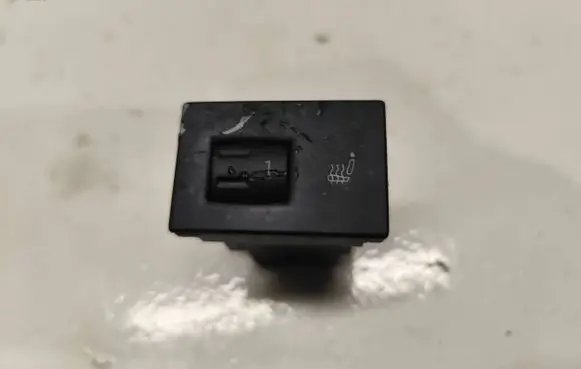 Volkswagen Touareg I Seat heating switch 7L6963563A 7L6963563 7L6963569B