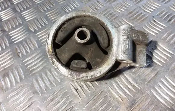 Volvo S40, V40 Engine mount bracket 3318030