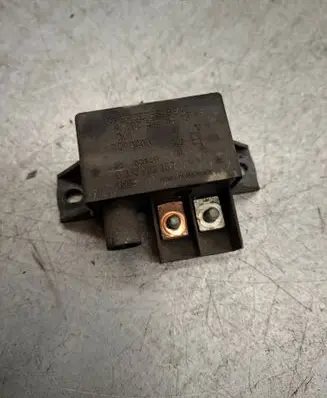 Mercedes-Benz C W203 Charging relay A0025426419 0332002167