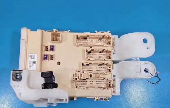 Toyota Auris E180 Central body control module 8922102480 IMPRK1573159