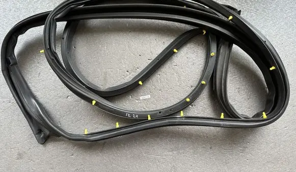 Nissan Patrol Y61 Front door rubber seal 80830VB000