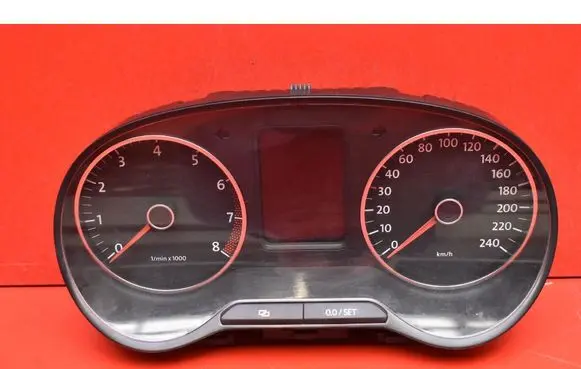 Volkswagen Cross Polo Speedometer (instrument cluster) 6R0920860B